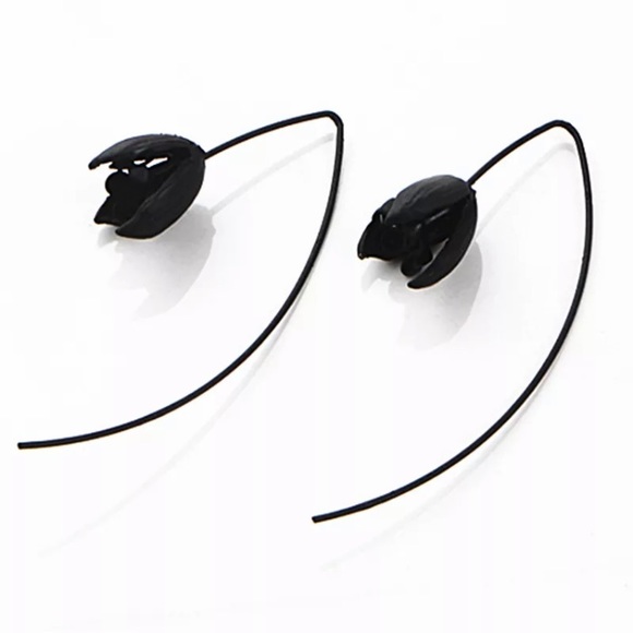 🆕 Rose Black Threader Earrings - Picture 2 of 4